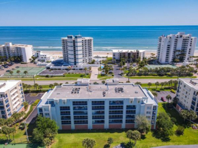 Stunning 22 Condo with peek-a-boo views of the ocean across the street. OW1-505